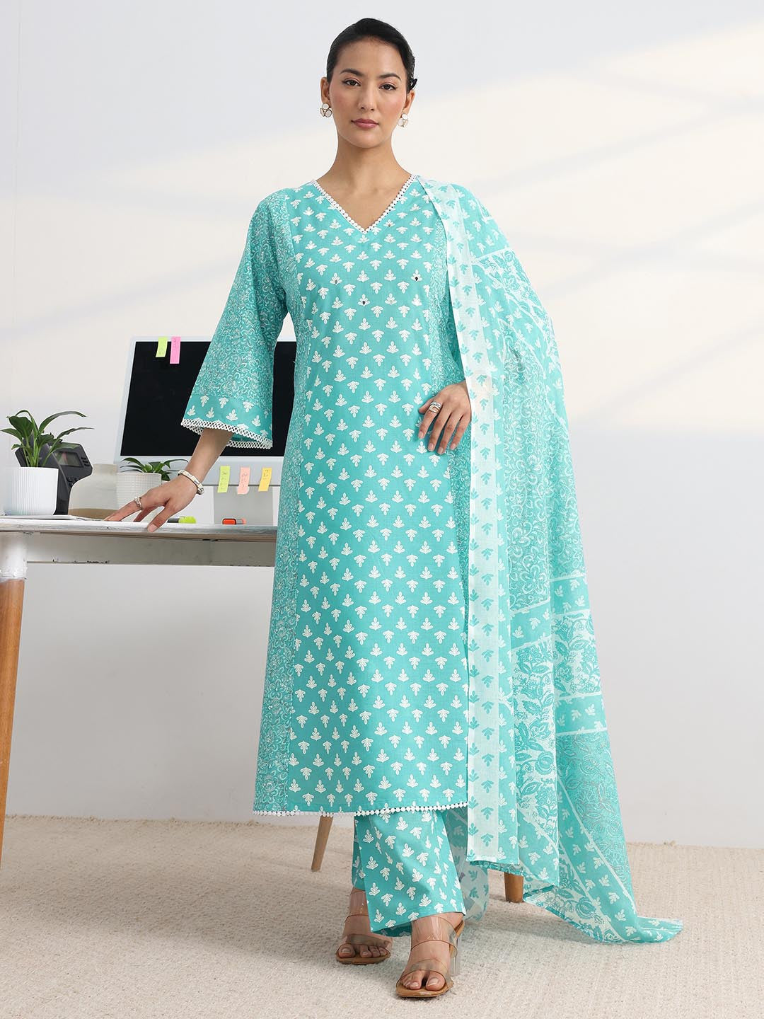 Women Ethnic Motifs Printed Regular Kurta with Trousers & With Dupatta