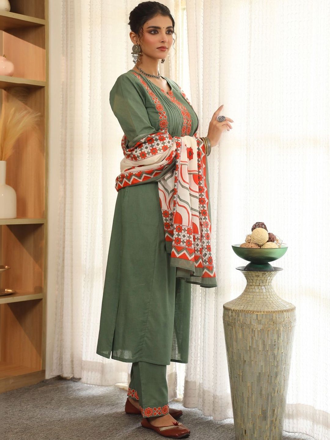 Dhiyona RR Women's Ethnic Motifs Yoke Design Regular Thread Work Pure Cotton Kurta with Trousers & With