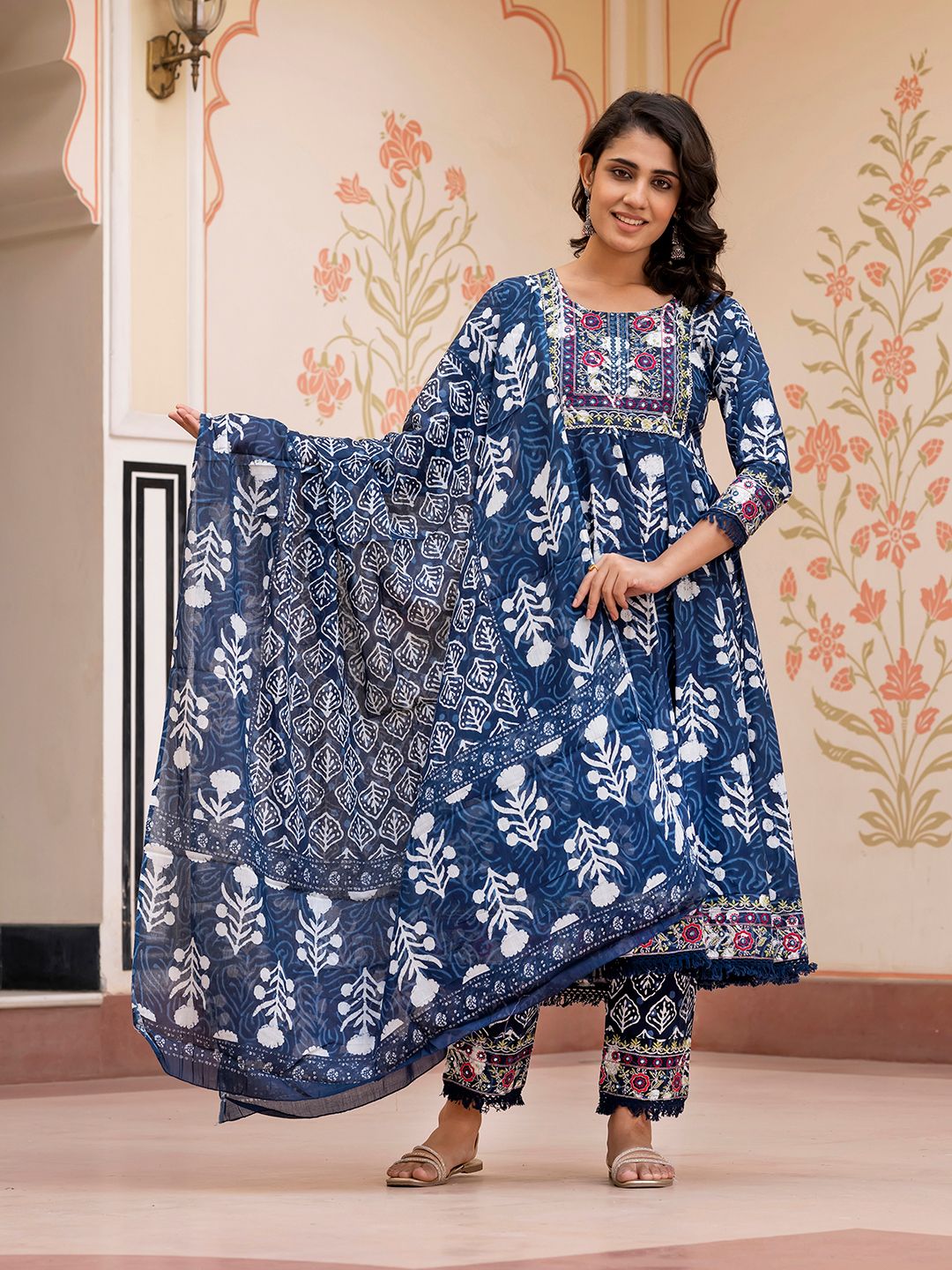Dhiyona KL Women Floral Printed Regular Pure Cotton Kurta with Trousers & With Dupatta