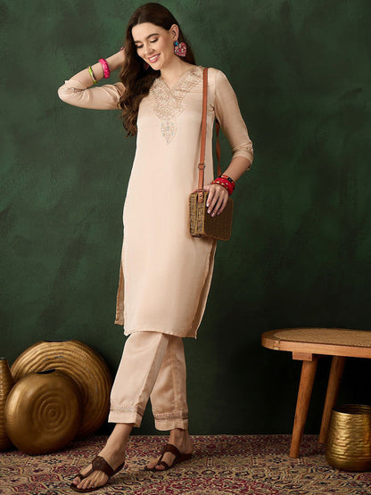 Ethnic Motifs Yoke Design Sequinned V-Neck Straight Kurta With Trouser