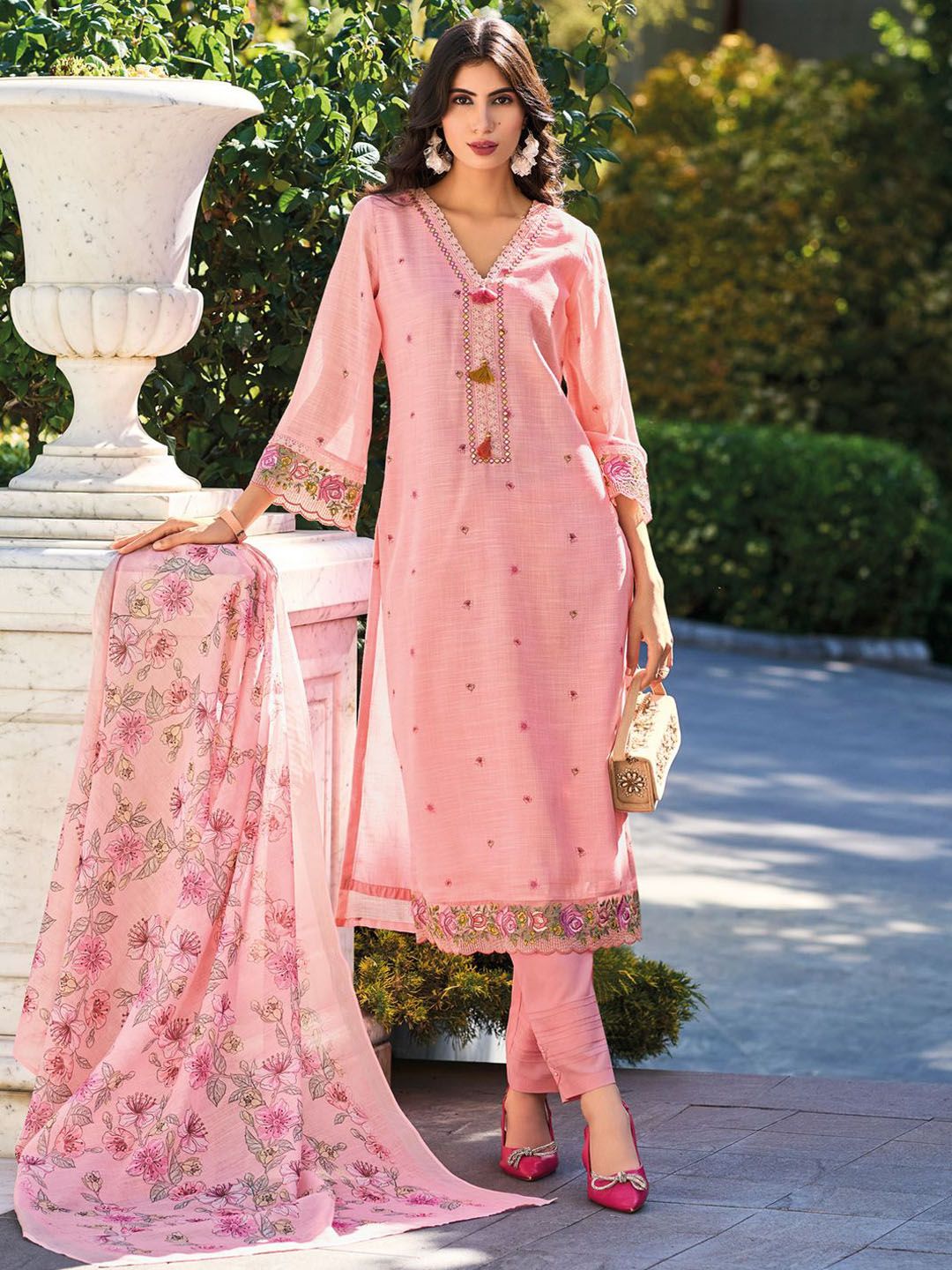 Dhiyona IE Women Floral Embroidered Thread Work Linen Kurta with Trousers & With Dupatta
