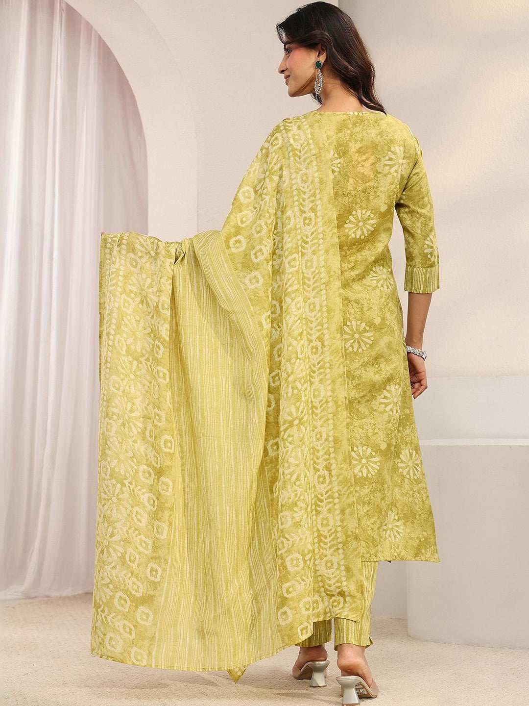Women Ethnic Motifs Printed Regular Thread Work Kurta with Trousers & With Dupatta