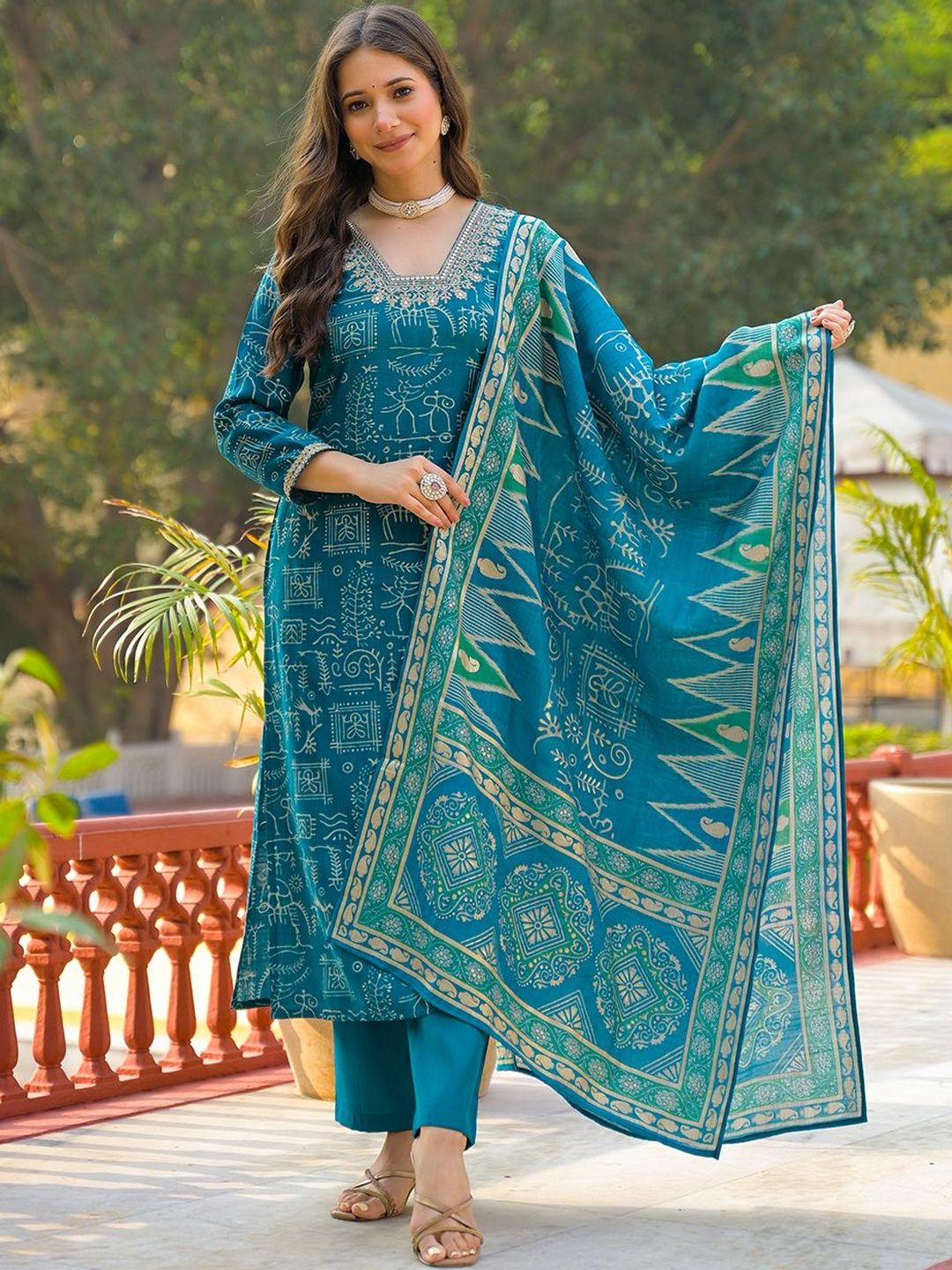 Dhiyona KL Women Ethnic Motifs Printed Regular Thread Work Kurta with Trousers & With Dupatta