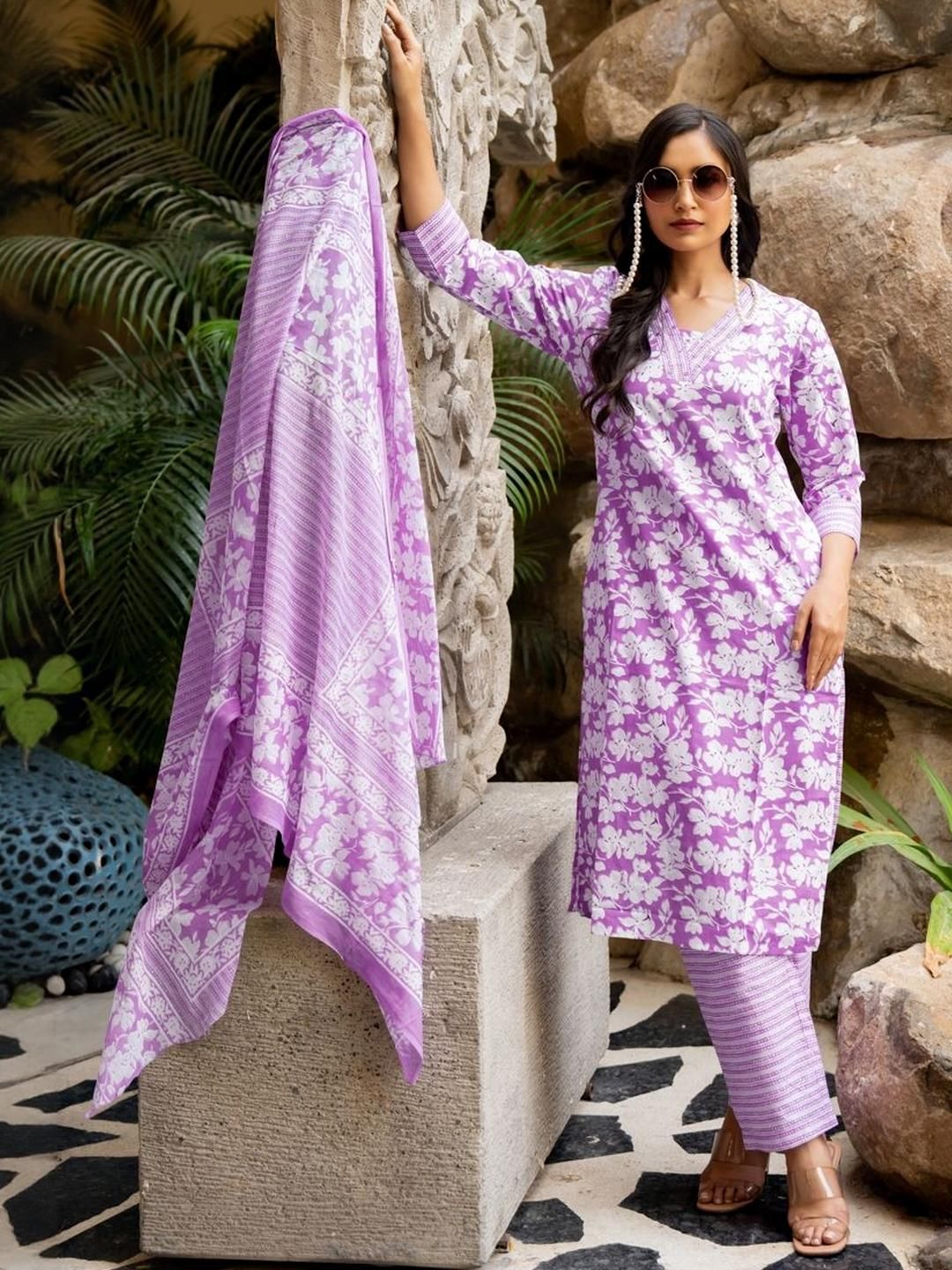 Dhiyona KL Women Off White Pure Cotton Kurta Sets