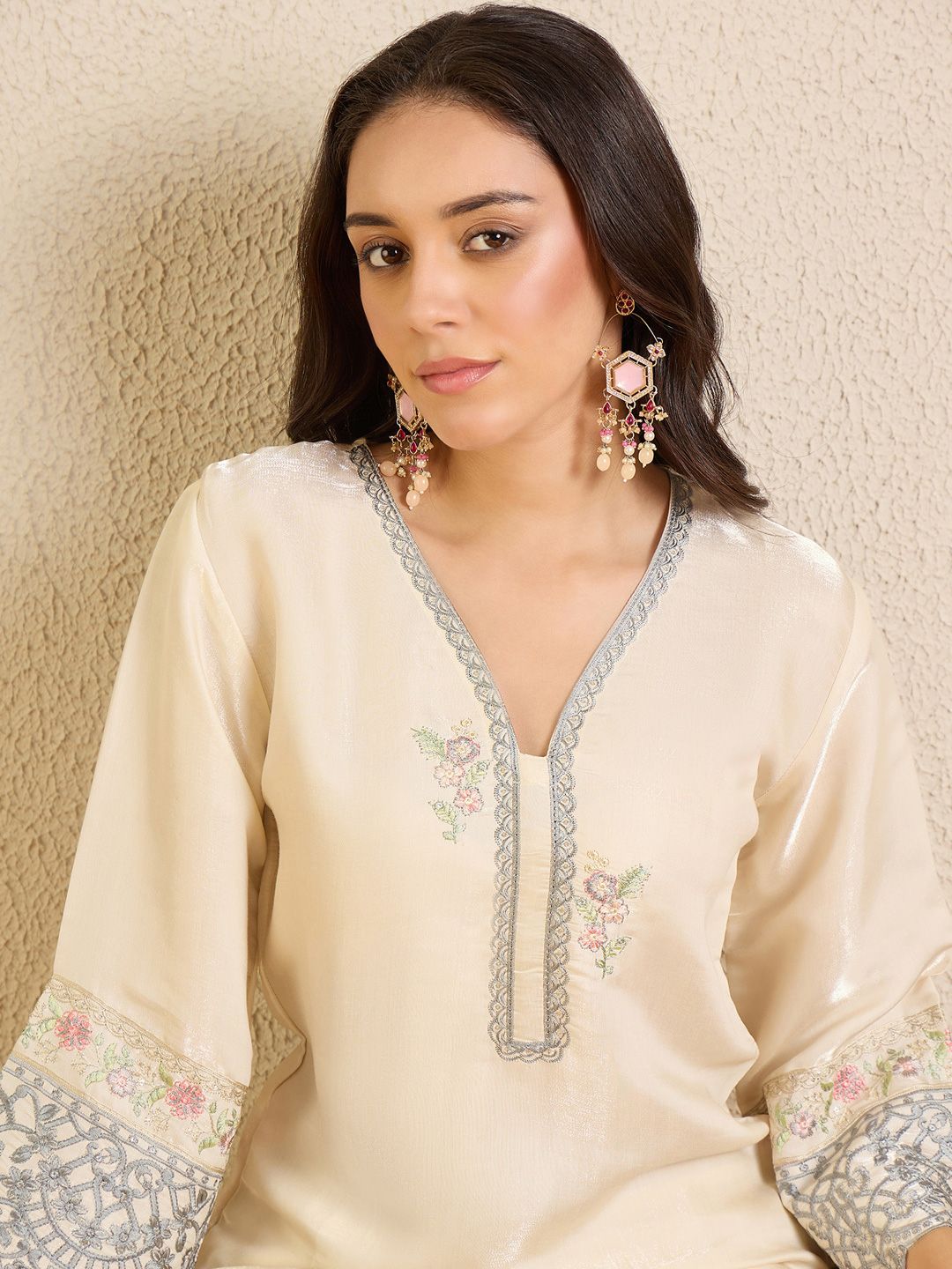 Dhiyona IE Women Ethnic Motifs Embroidered Regular Thread Work Kurta with Trousers