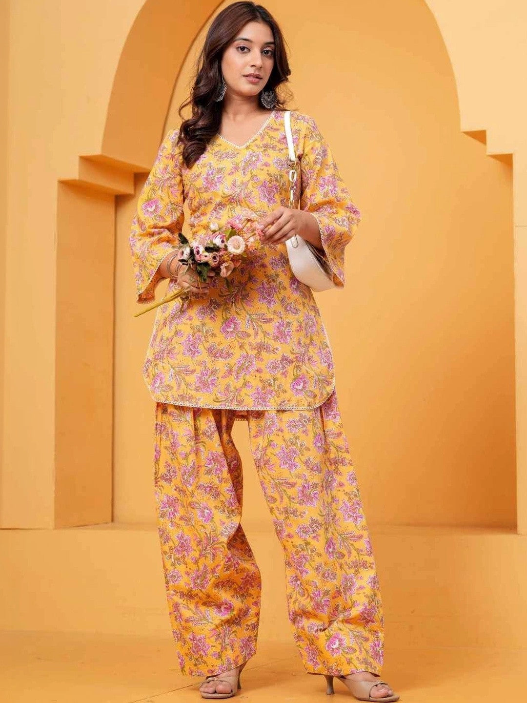Women Floral Printed Regular Pure Cotton Kurta with Patiala