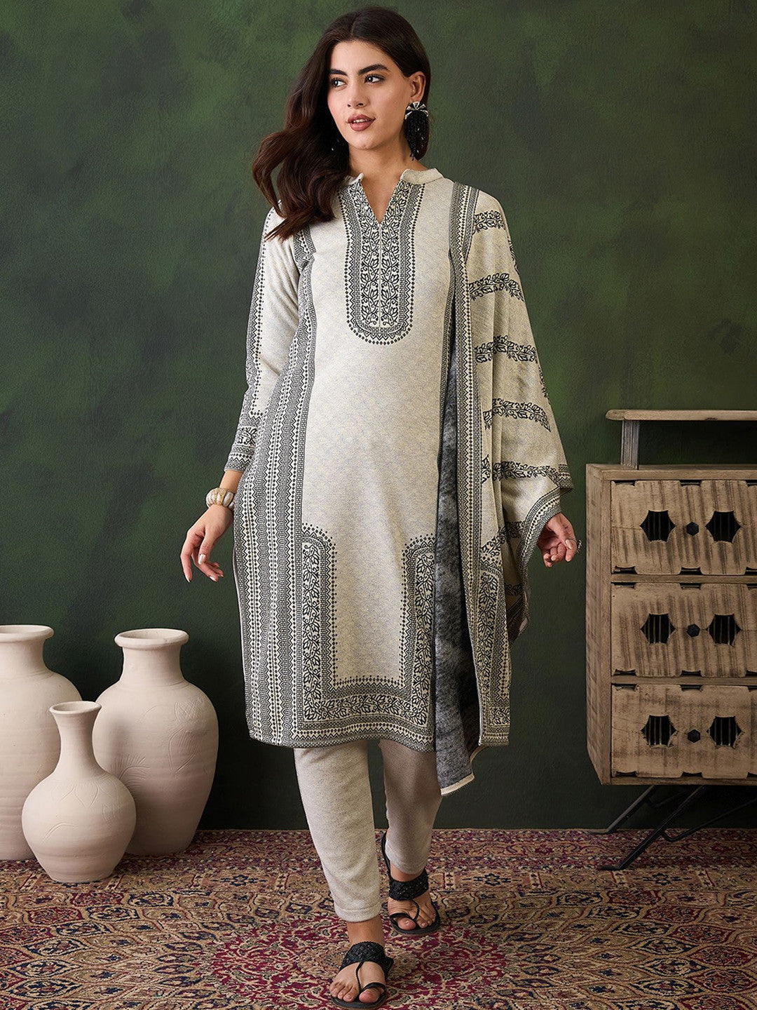 Dhiyona SN Self Design Straight Kurta & Trouser With Dupatta