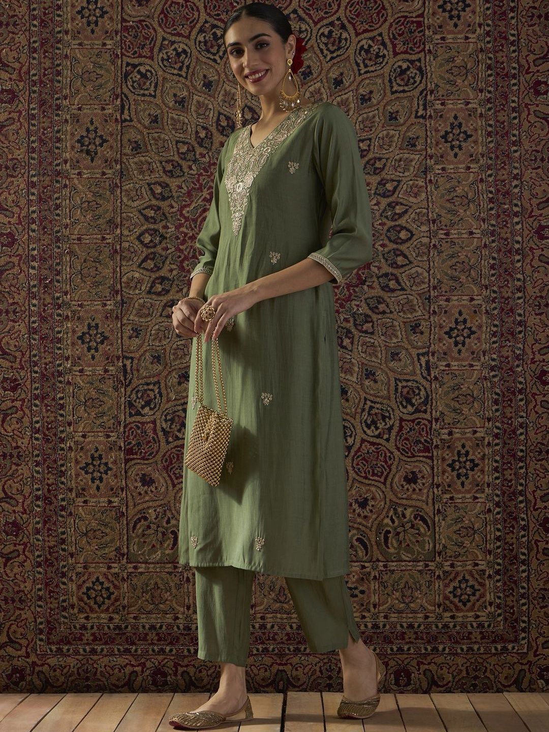 Dhiyona IE Ethnic Motifs Embroidered Thread Work Kurta With Trousers