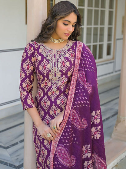 Dhiyona KL Women Ethnic Motifs Printed Regular Thread Work Kurta with Trousers & With Dupatta