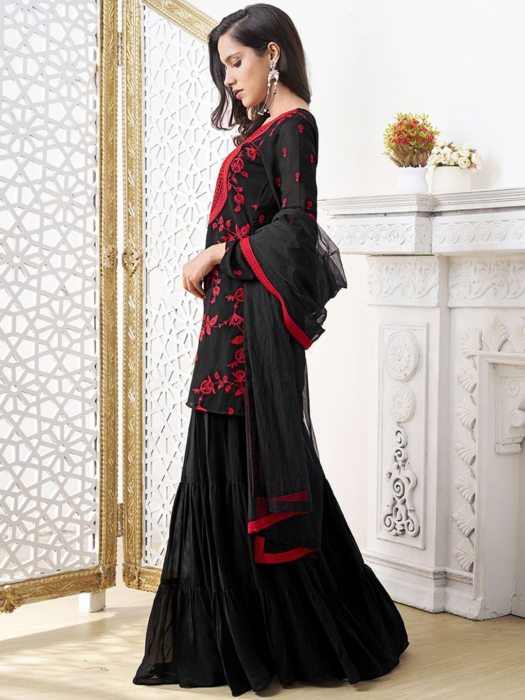 Dhiyona IN Women Floral Embroidered Regular Thread Work Kurta with Sharara & With Dupatta