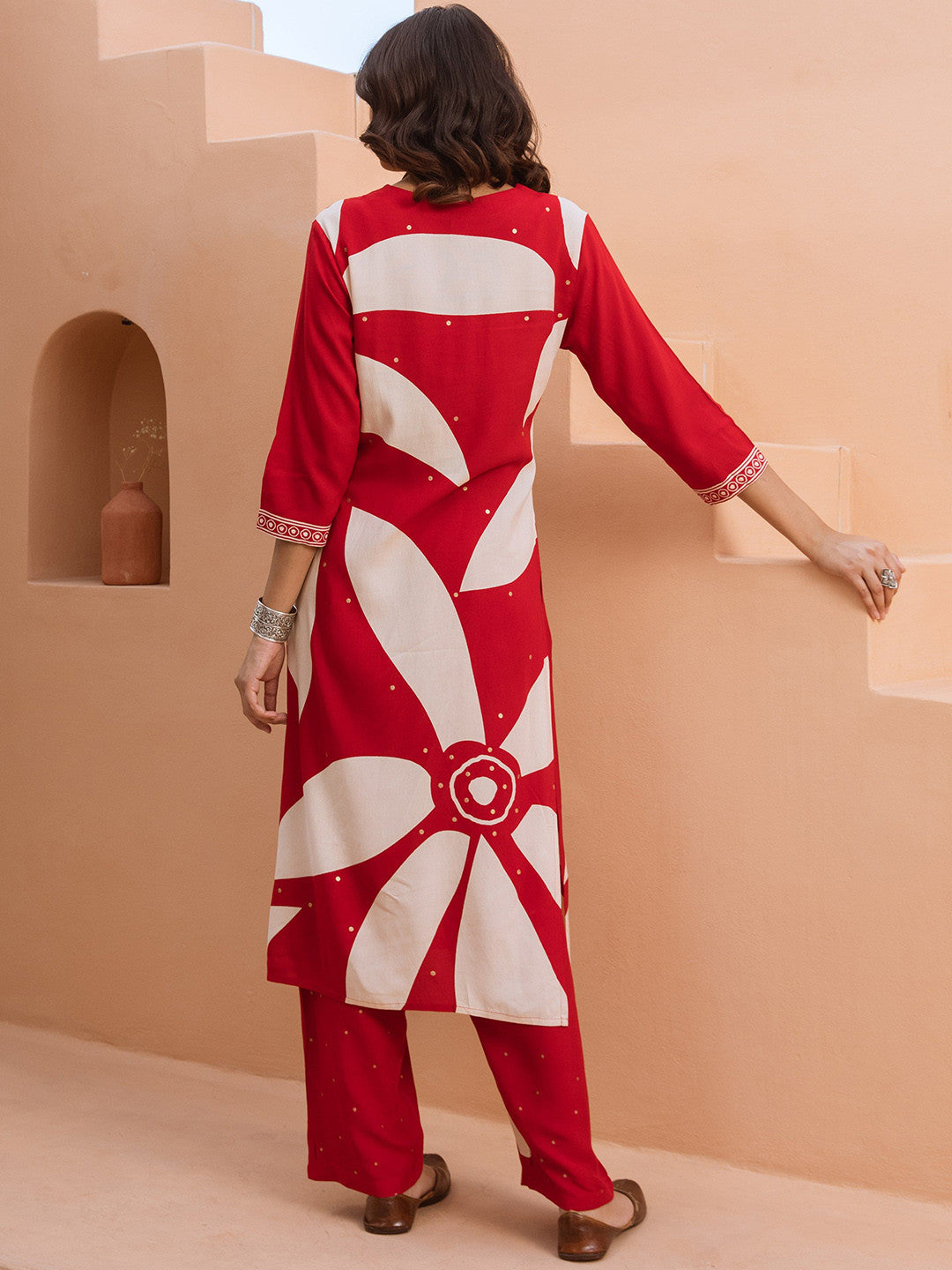 Women Floral Printed Kurta with Trousers