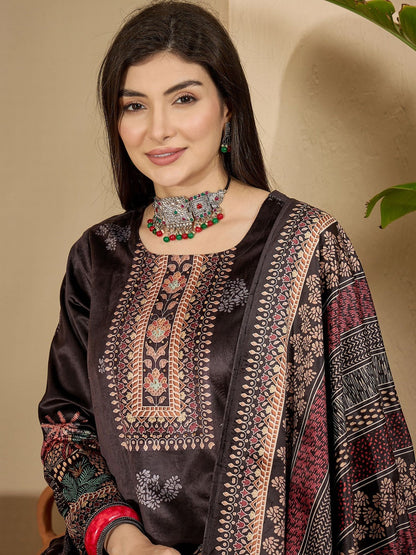 Printed Sarwoski detailed Neck Velvet Round Neck Kurta & Trousers With Dupatta