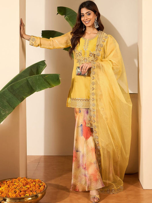 Dhiyona IN Women Crushed Oraganza Silk Embroidered Kurta Set with Dupatta