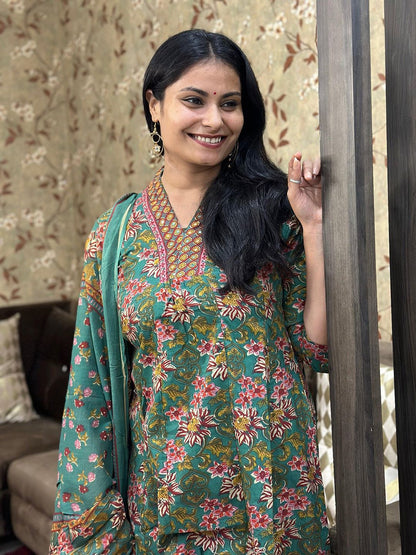 Dhiyona KL Women Floral Printed V-Neck Anarkali Kurta with Palazzos & Dupatta