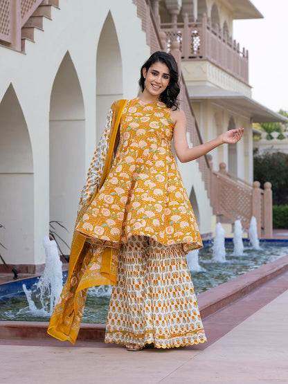 Dhiyona KL Women Floral Printed Regular Pure Cotton Kurta with Palazzos & With Dupatta