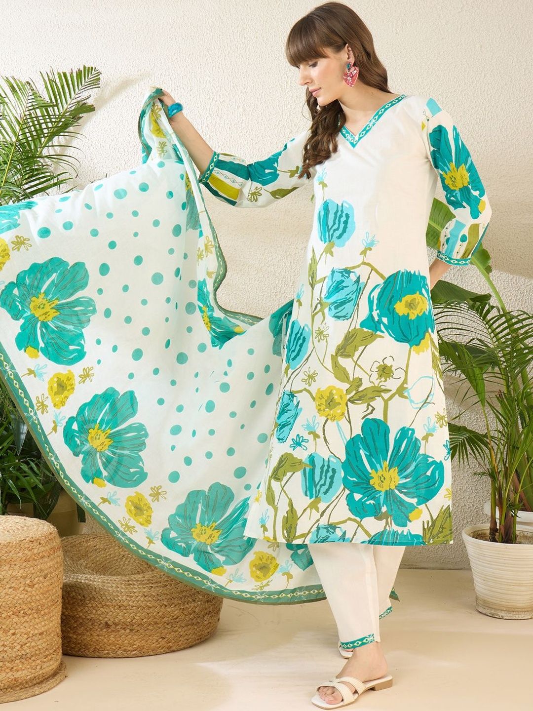 Dhiyona IE Women Floral Printed Regular Pure Cotton Kurta with Trousers & With Dupatta