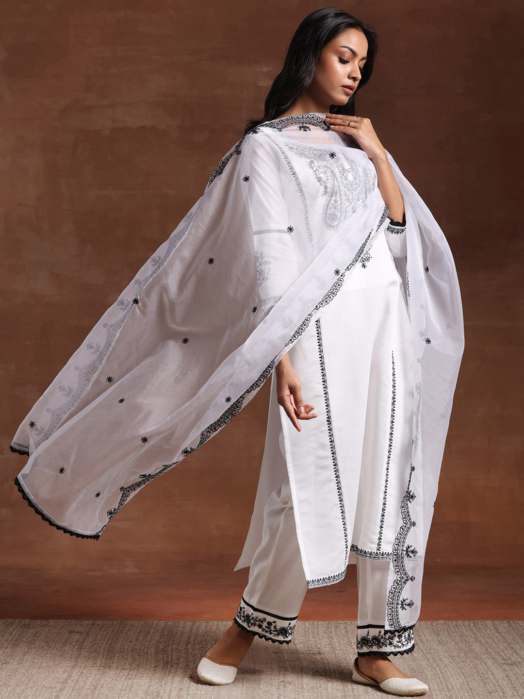 Women Ethnic Motifs Embroidered Regular Thread Work Kurta with Trousers & With Dupatta