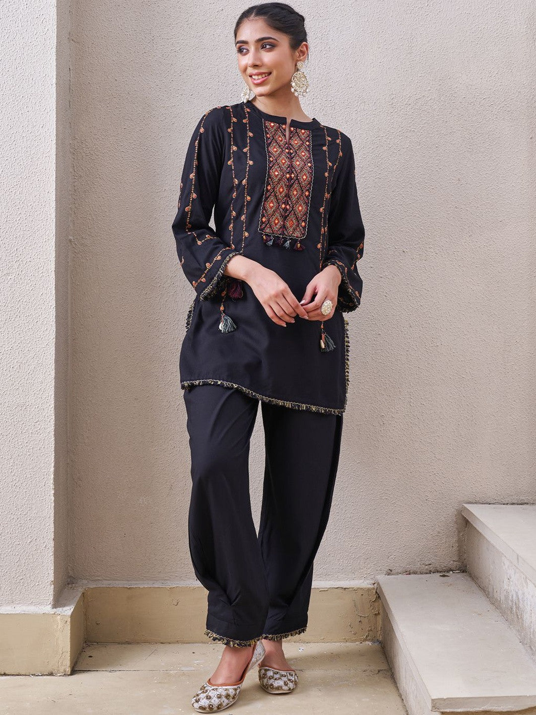 Geometric Yoke Design Notch Neck Mirror Work Straight Kurti with Trousers