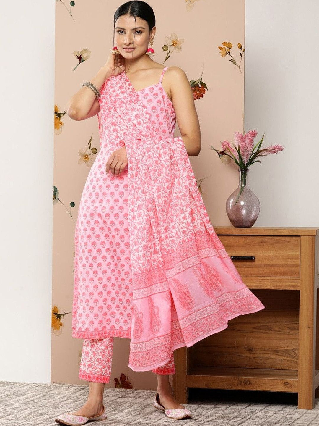 Women Floral Printed Regular Kurta with Trousers & With Dupatta
