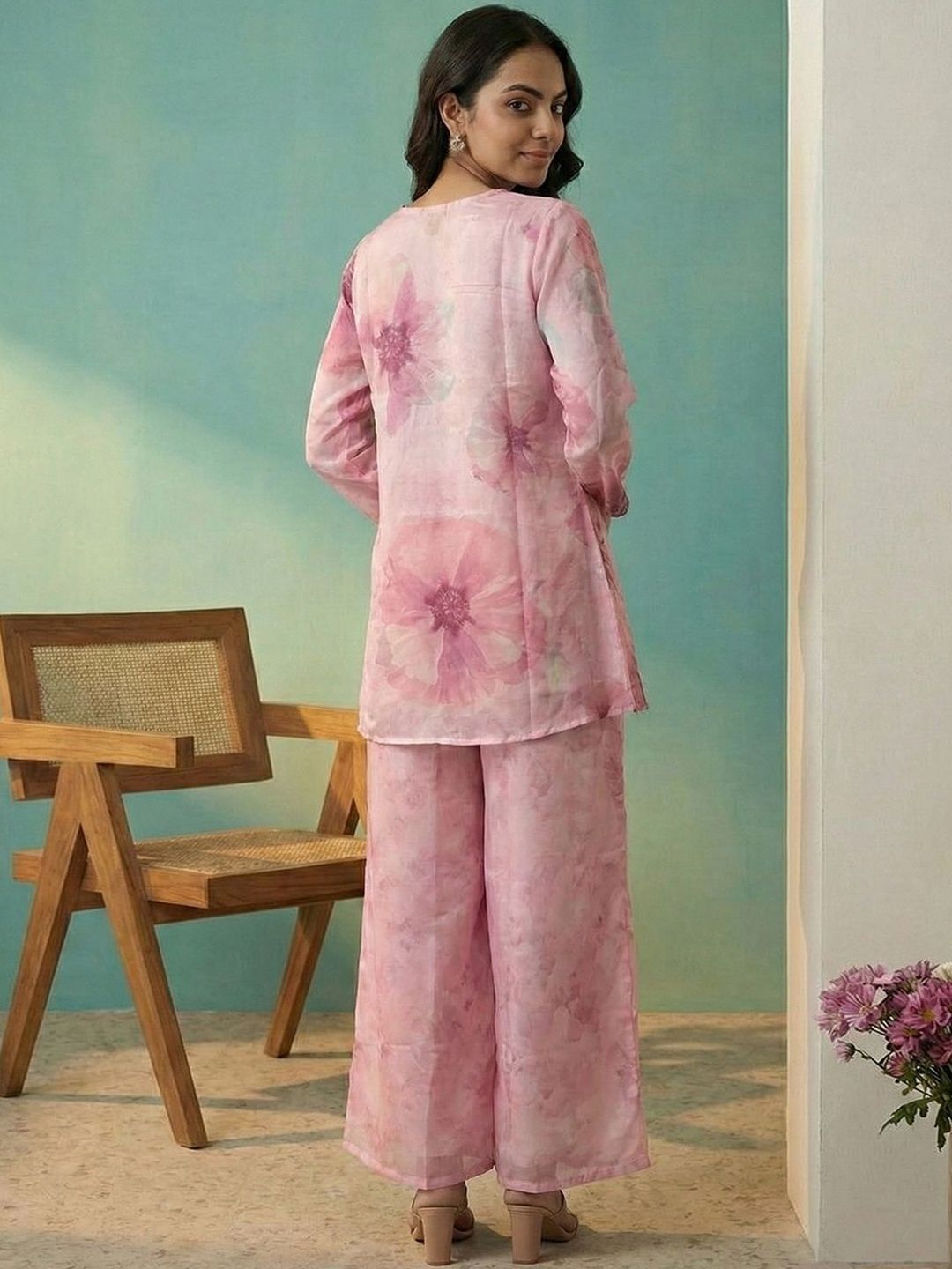 Dhiyona CH Women Floral Printed Empire Thread Work Kurta with Palazzos