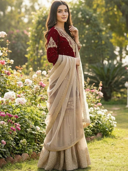 Dhiyona KL Women Floral Embroidered Regular Thread Work Kurta with Sharara & With Dupatta