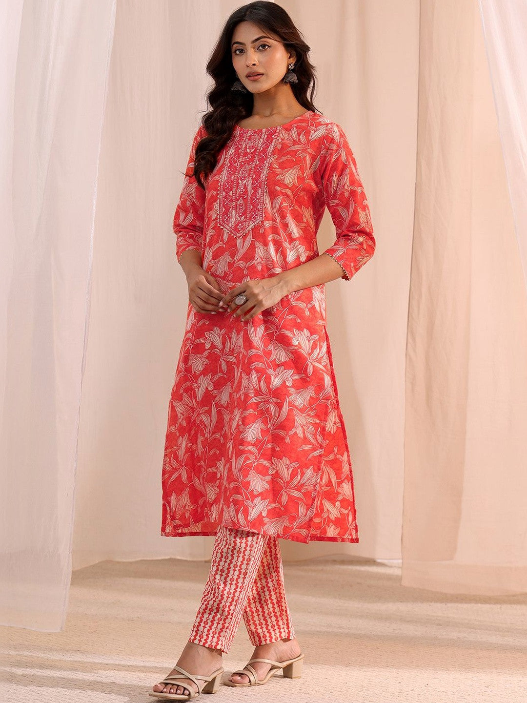 Women Floral Printed Regular Thread Work Kurta with Trousers & With Dupatta