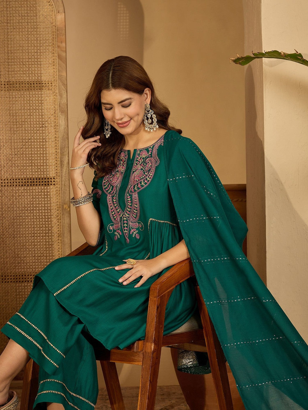 Dhiyona SN Women Green Embroidered Kurta Sets With Dupatta