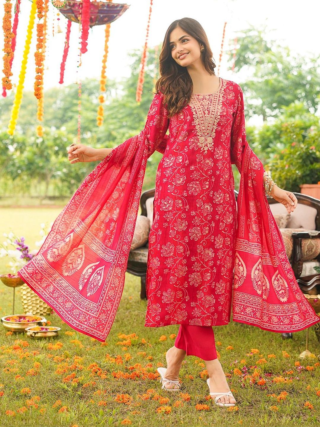Dhiyona KL Ethnic Motifs Printed Round Neck Kurta with Trousers & Dupatta