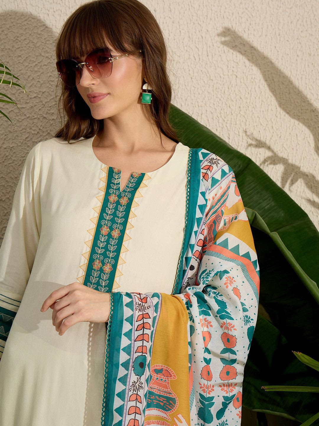 Dhiyona IE Ethnic Motifs Embroidered Thread Work Kurta with Trousers & With Dupatta