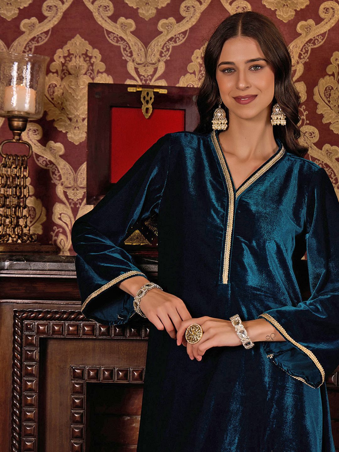 Dhiyona CH Women Regular Thread Work Velvet Kurta with Trousers