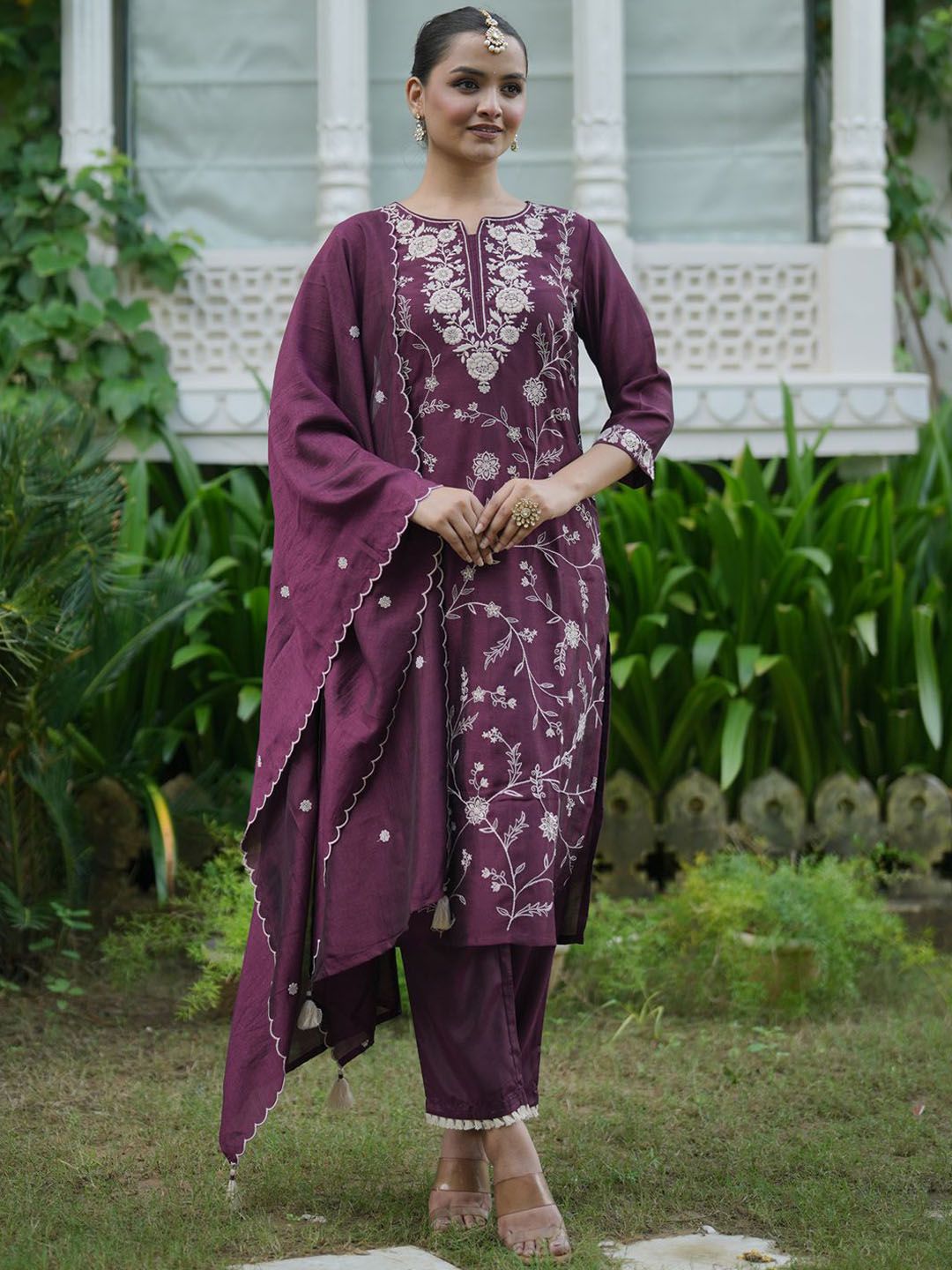 Dhiyona IE Women Floral Embroidered Regular Thread Work Kurta with Trousers With Dupatta
