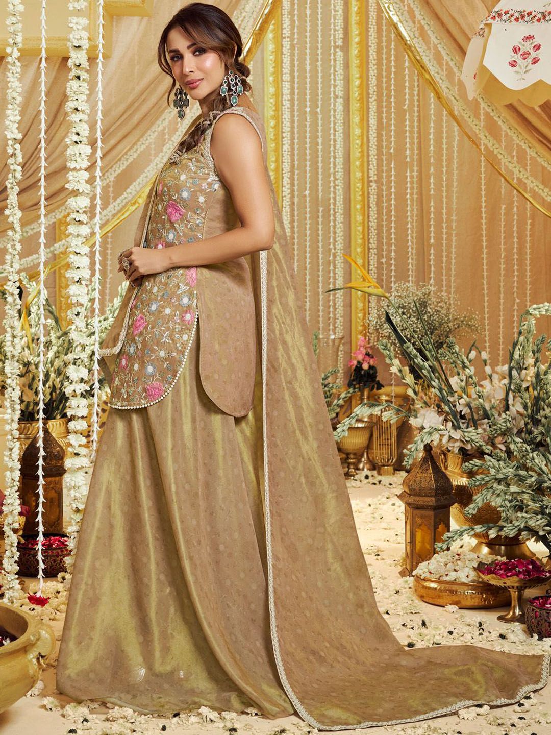 Dhiyona IN Women Floral Embroidered Regular Thread Work Kurta & Palazzos With Dupatta