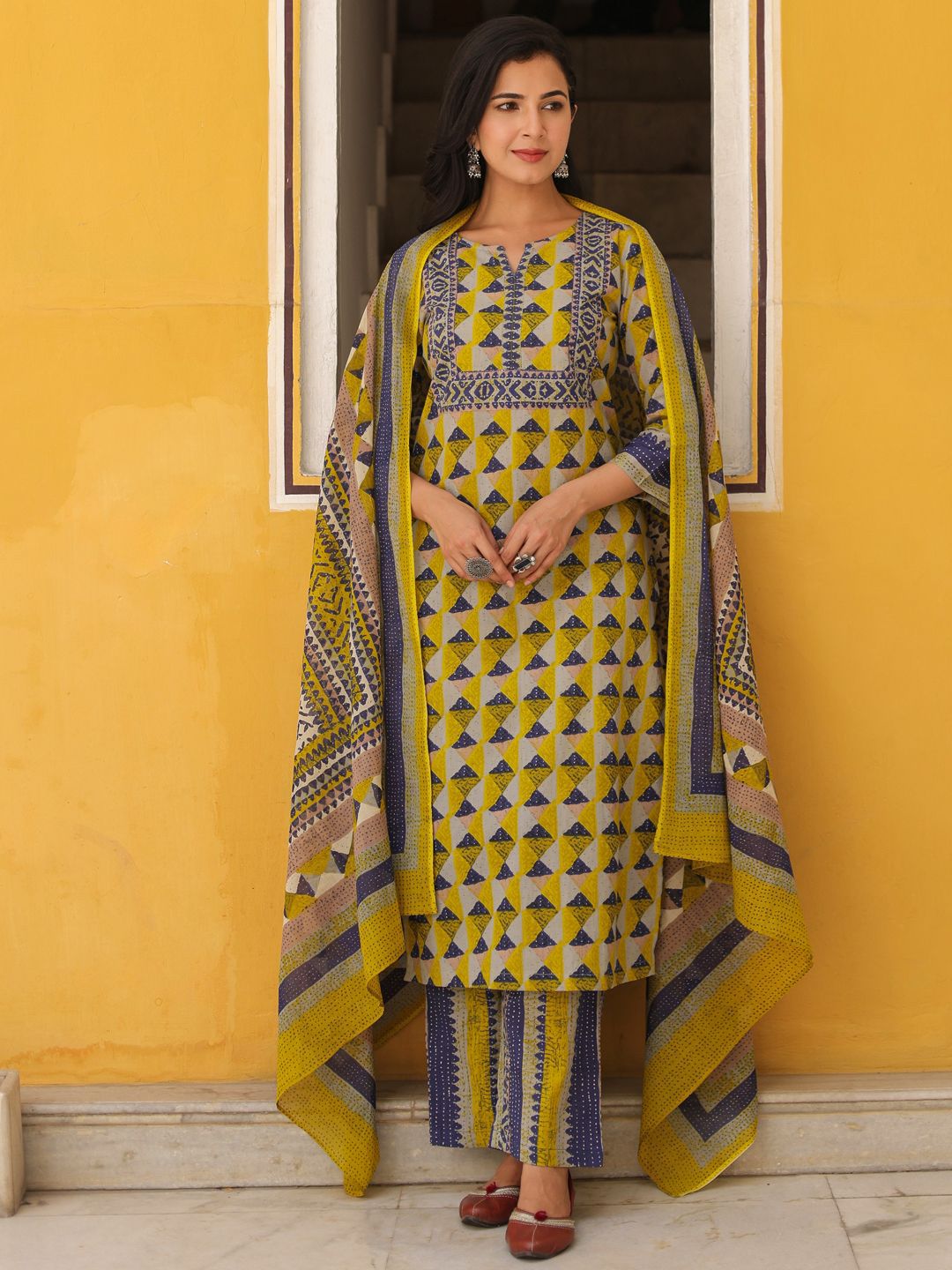 Dhiyona RR Women's Geometric Printed Pure Cotton Straight Kurta With Trousers & Dupatta