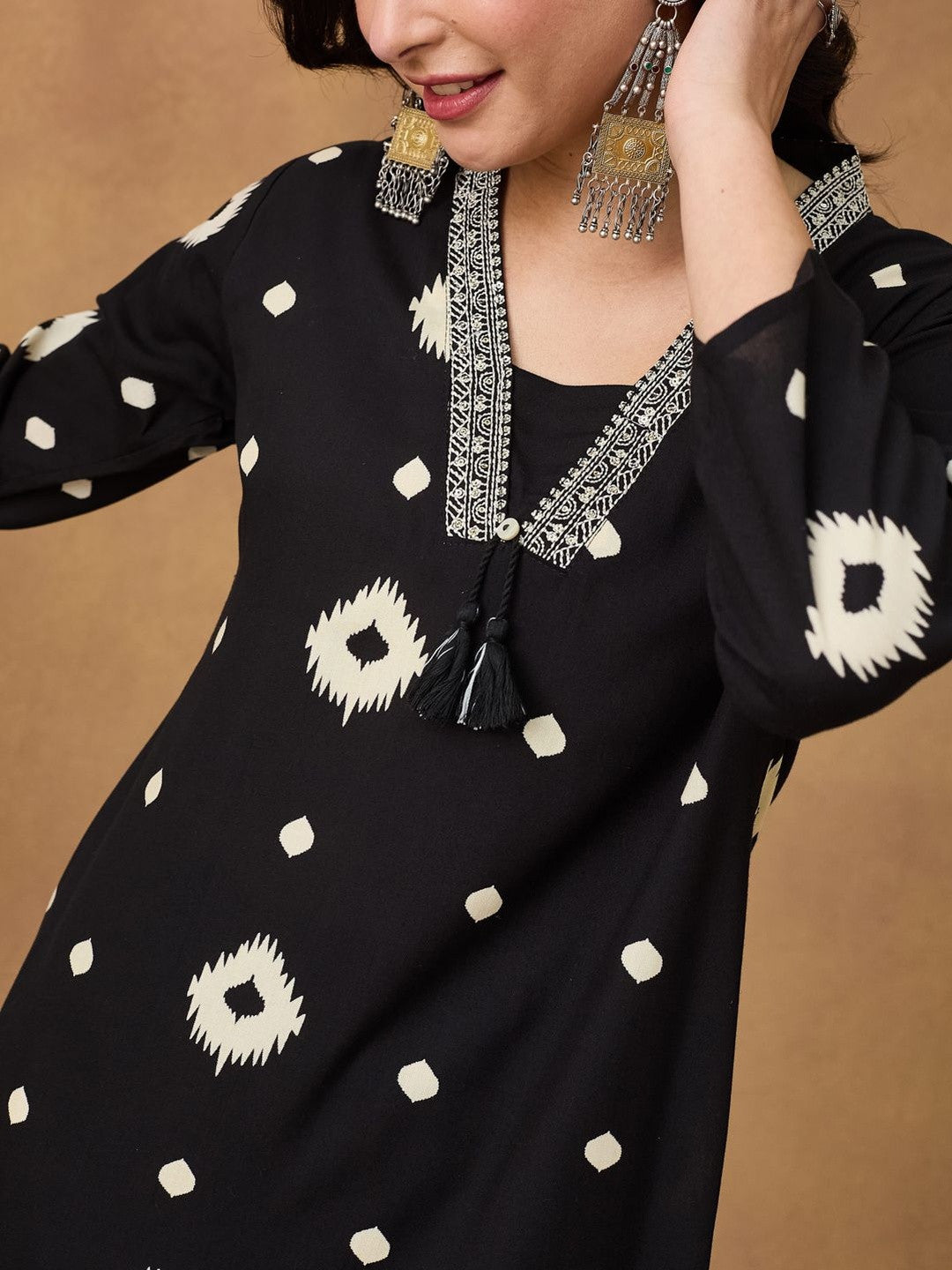 Women Ethnic Ikat Print Embroided Neck Kurta Set With Tasseled Dupatta