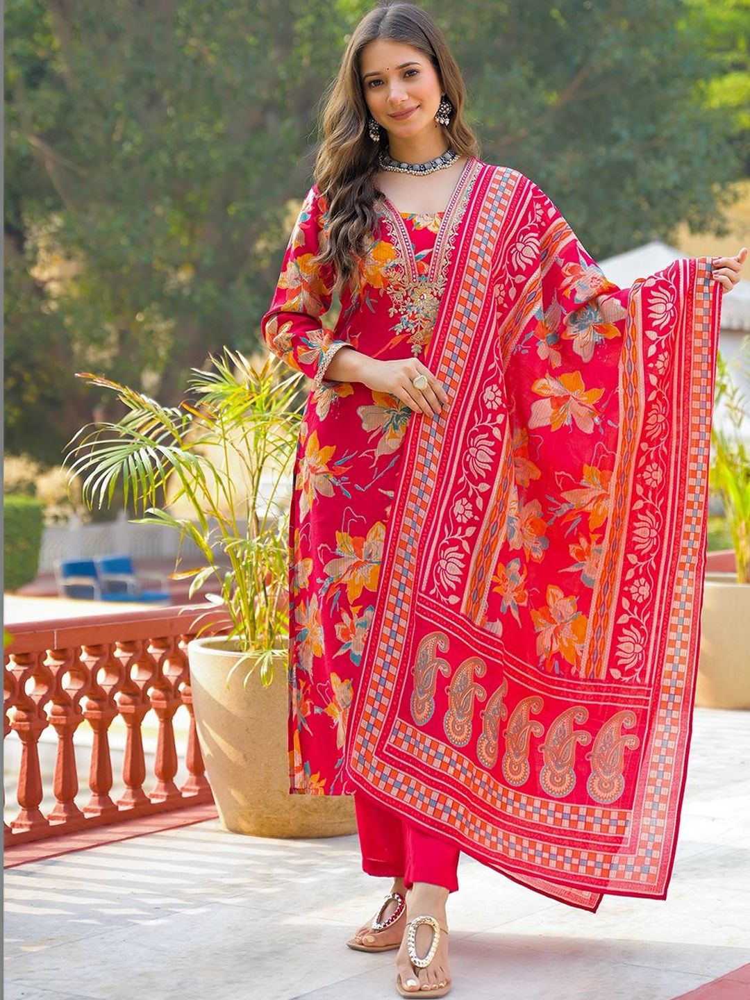 Dhiyona KL Women Floral Printed Regular Thread Work Kurta with Trousers & With Dupatta