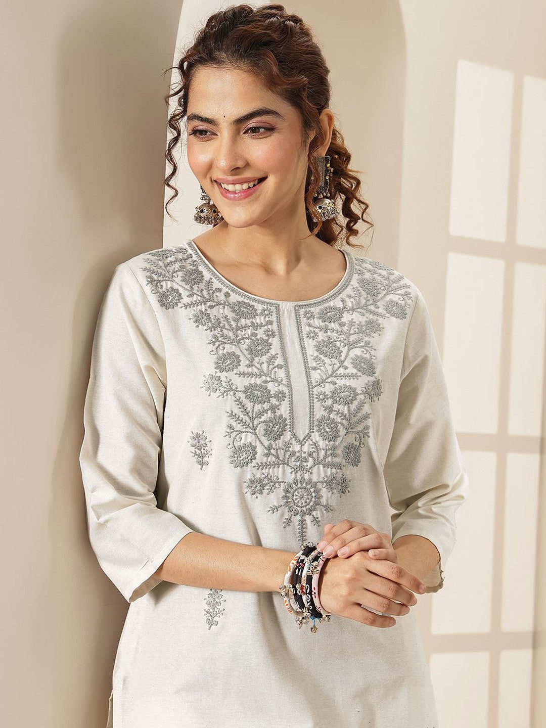 Women Floral Embroidered Regular Thread Work Kurta with Trousers & With Dupatta