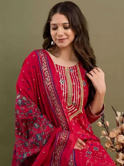 Dhiyona KL Women Floral Printed Regular Pure Cotton Kurta with Trousers & With Dupatta