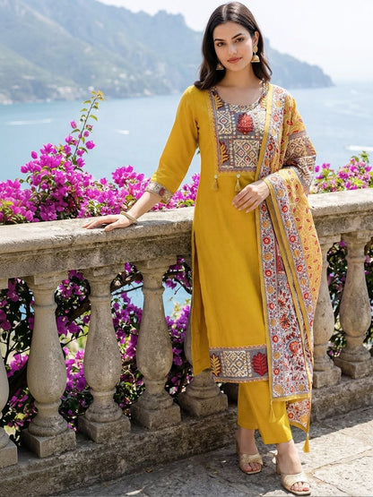 Women Ethnic Motifs Yoke Design Regular Thread Work Kurta with Trousers & With Dupatta