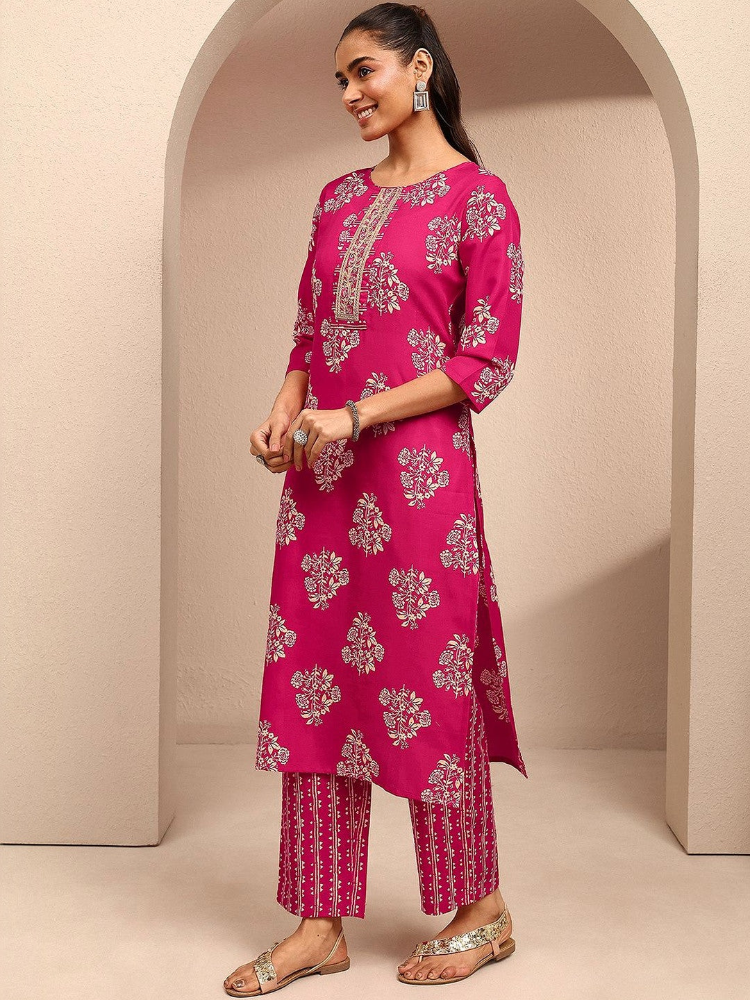 Women Floral Printed Regular Thread Work Kurta with Trousers & With Dupatta