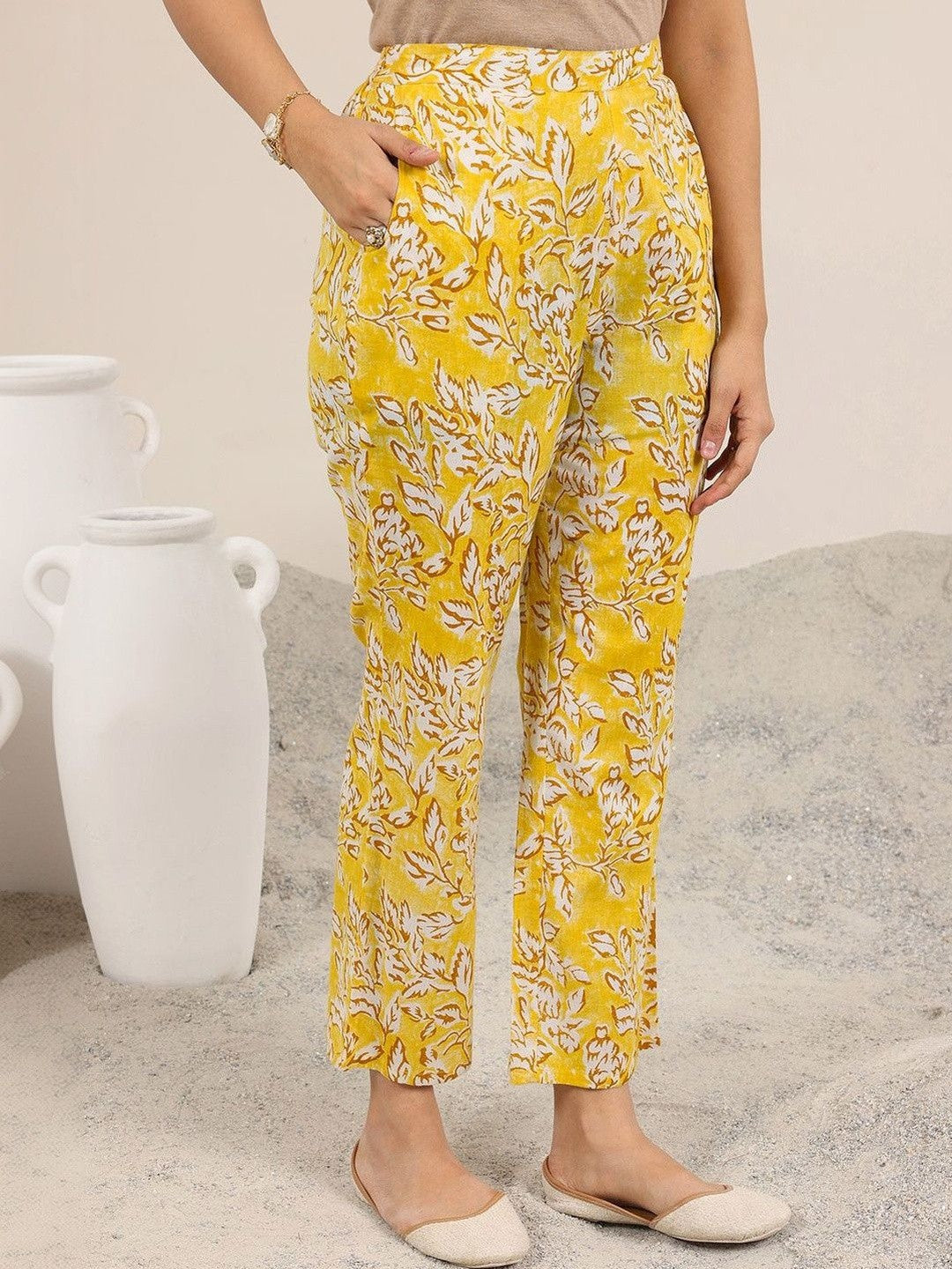 Women Floral Printed Regular Kurta with Trousers