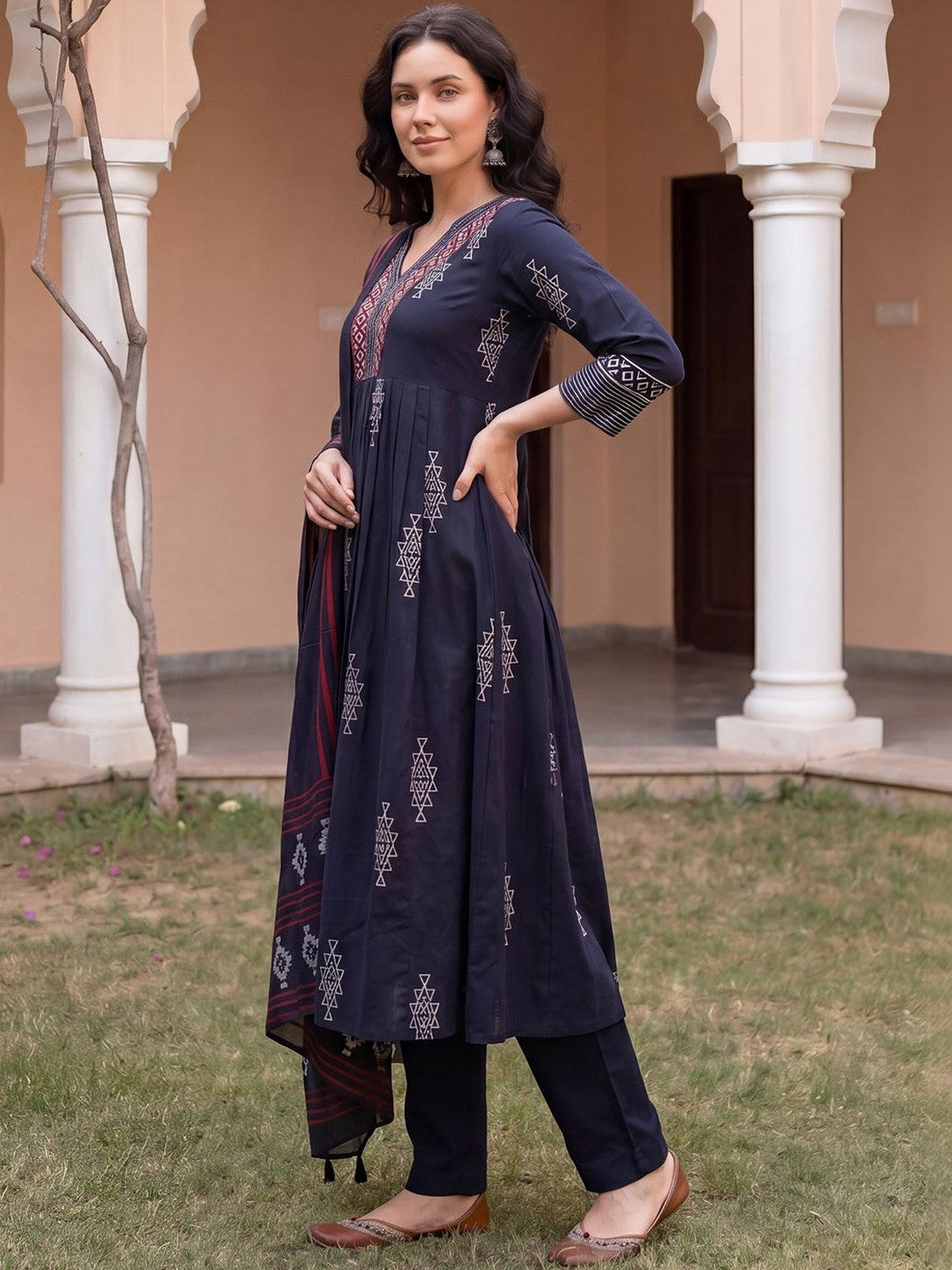 Women Ethnic Motifs Embroidered Panelled Thread Work Pure Cotton Kurta with Trousers & With Dupatta