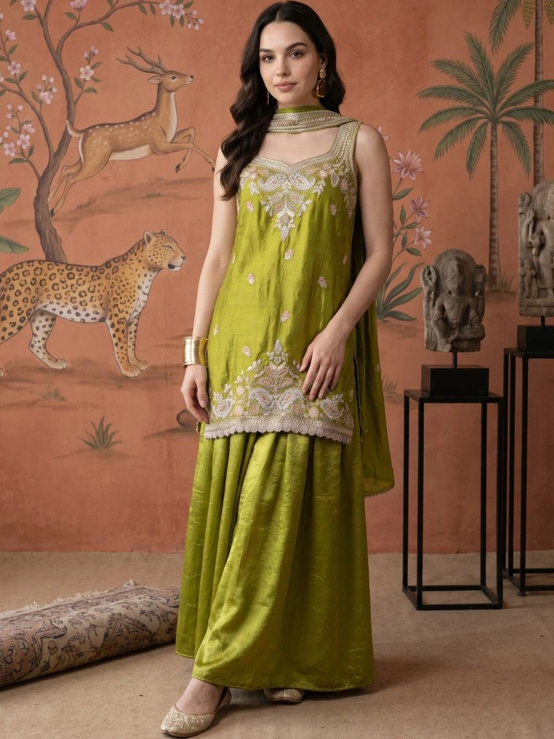 Dhiyona SN Women Floral Embroidered Regular Thread Work Kurta with Sharara & With Dupatta