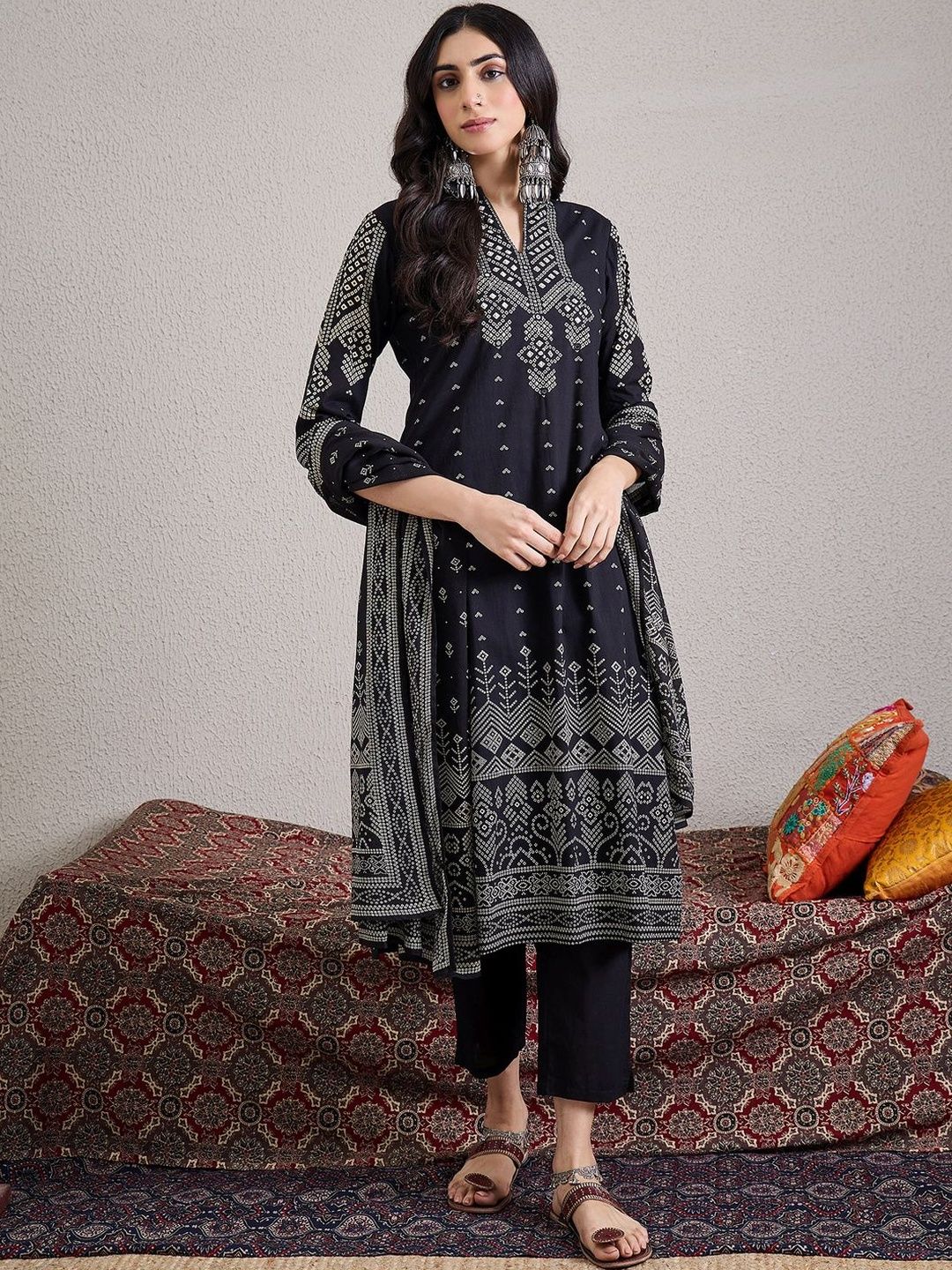 Dhiyona IE Women Bandhani Printed Cotton Kurta with Trousers & Dupatta