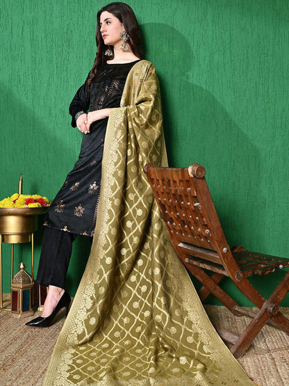 Floral Printed Winter Velvet Straight Kurta & Trouser With Dupatta