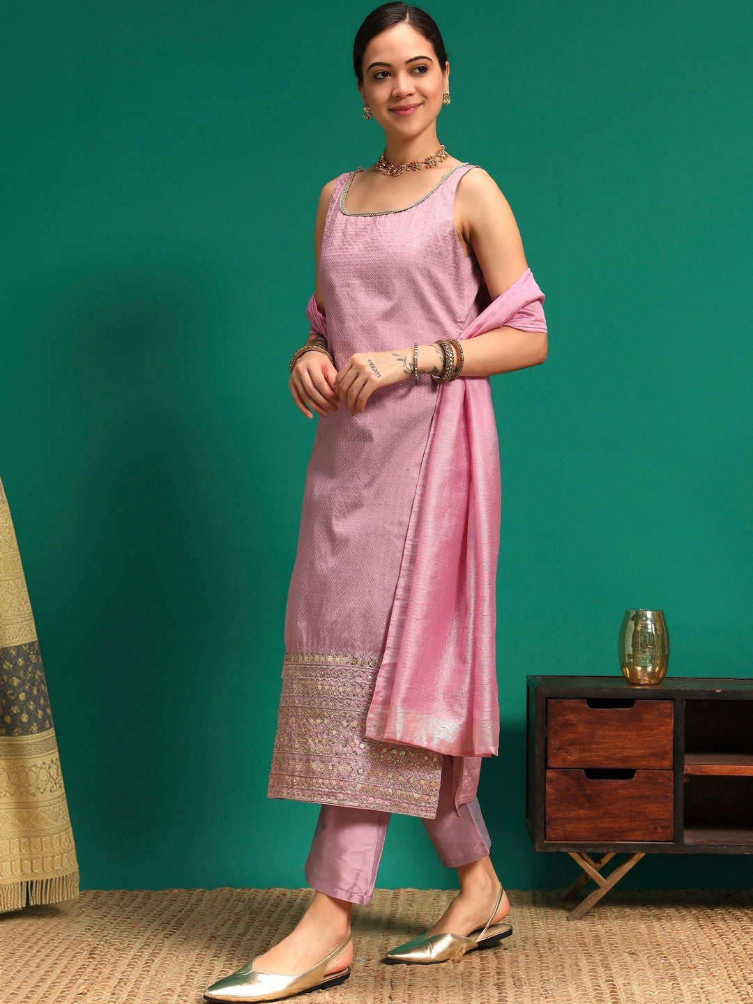 Women Regular Thread Work Kurta with Trousers & With Dupatta