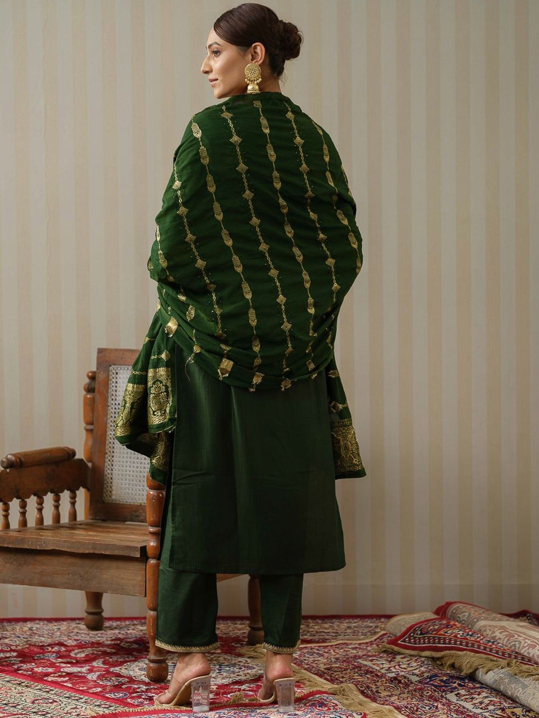 Dhiyona OD  Floral Printed Straight Kurta & Trousers With Dupatta