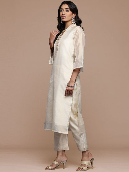 Dhiyona PD Women Floral Yoke Design V-Neck Zari Straight Kurta & Trousers With Dupatta