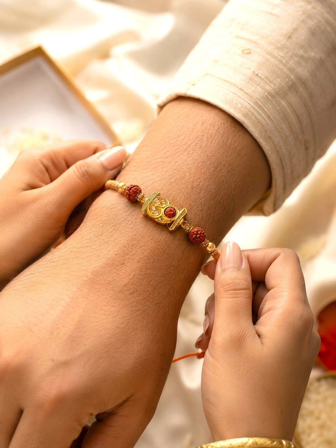 Dhiyona Rakhi
