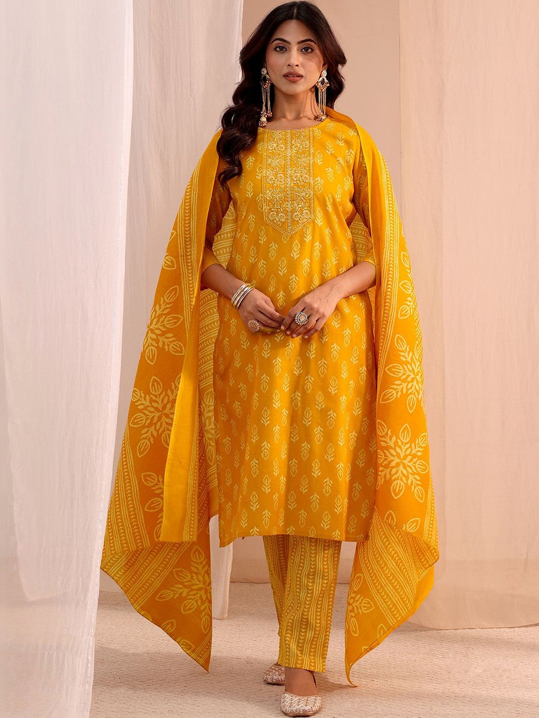 Women Ethnic Motifs Printed Regular Kurta with Trousers & With Dupatta