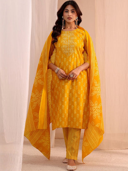 Women Ethnic Motifs Printed Regular Kurta with Trousers & With Dupatta